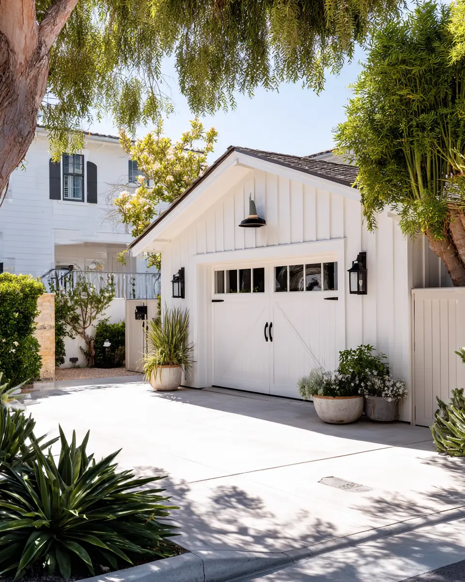 Elegant Coastal Garage Decor Ideas