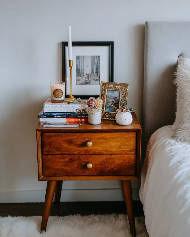 Renter-Friendly Bedroom Decor Ideas - Featured