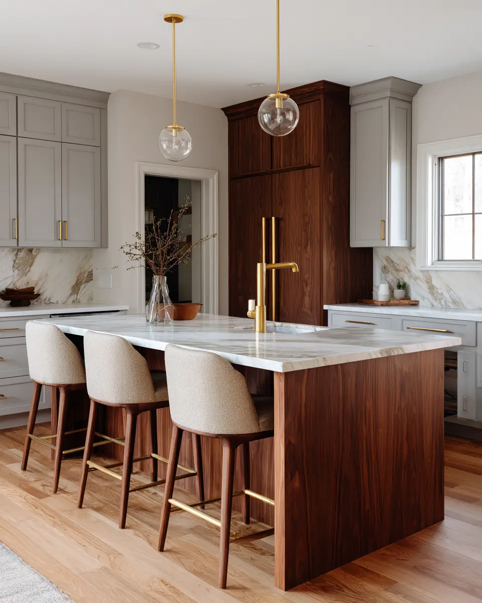 Two-Tone Kitchen Decor Ideas